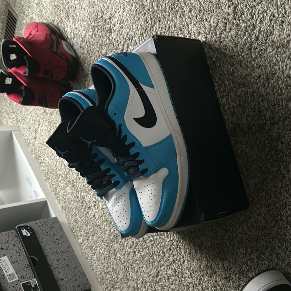Jordan 1 low UNC light blue, dark blue, white size 10. NEW with OG box
